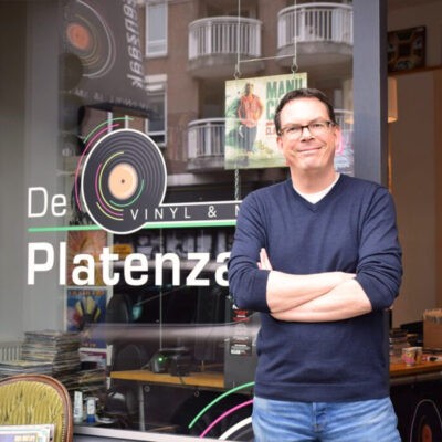 de-platenspelerzaak met zijn eigenaar