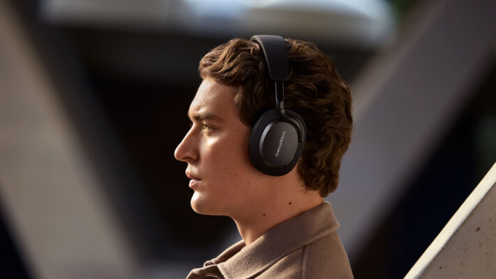 bowers & wilkins px7 s3 lifestyle